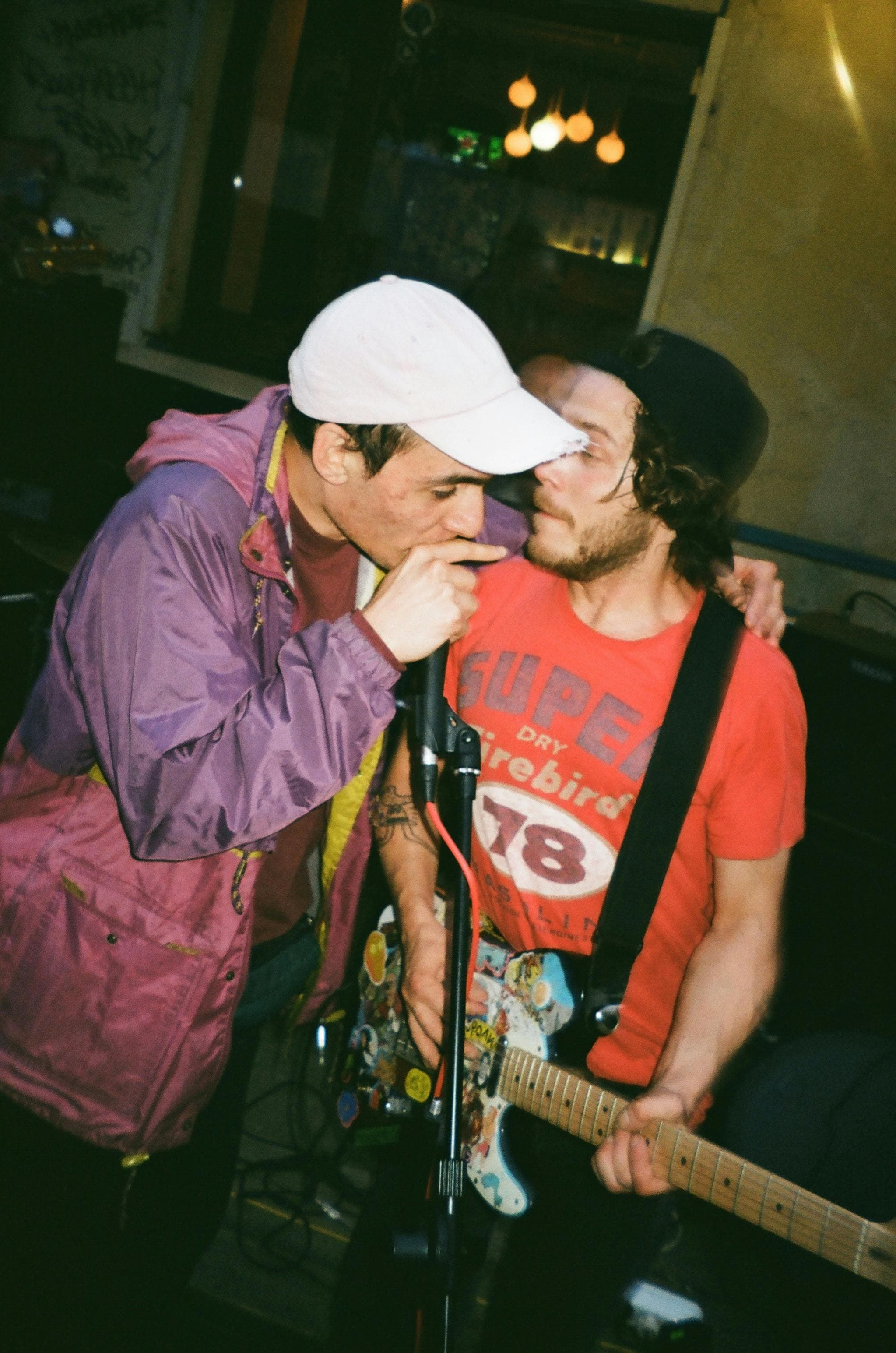 How Russell Lissack’s Angular Riffs Defined 2000s Indie (Gear & Technique) — Chordly blog