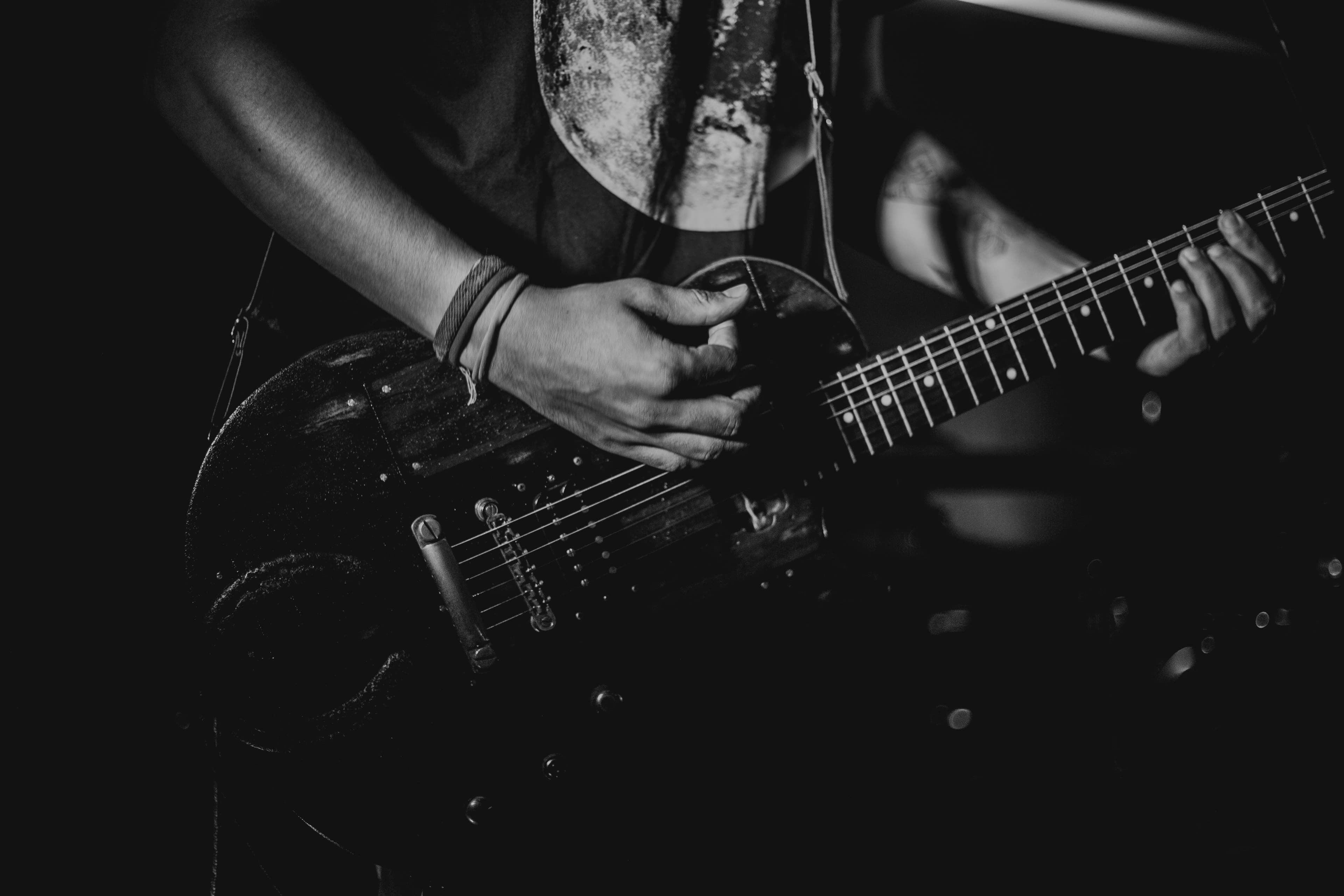 The Science Behind Guitar String Vibration and Tone — Chordly blog